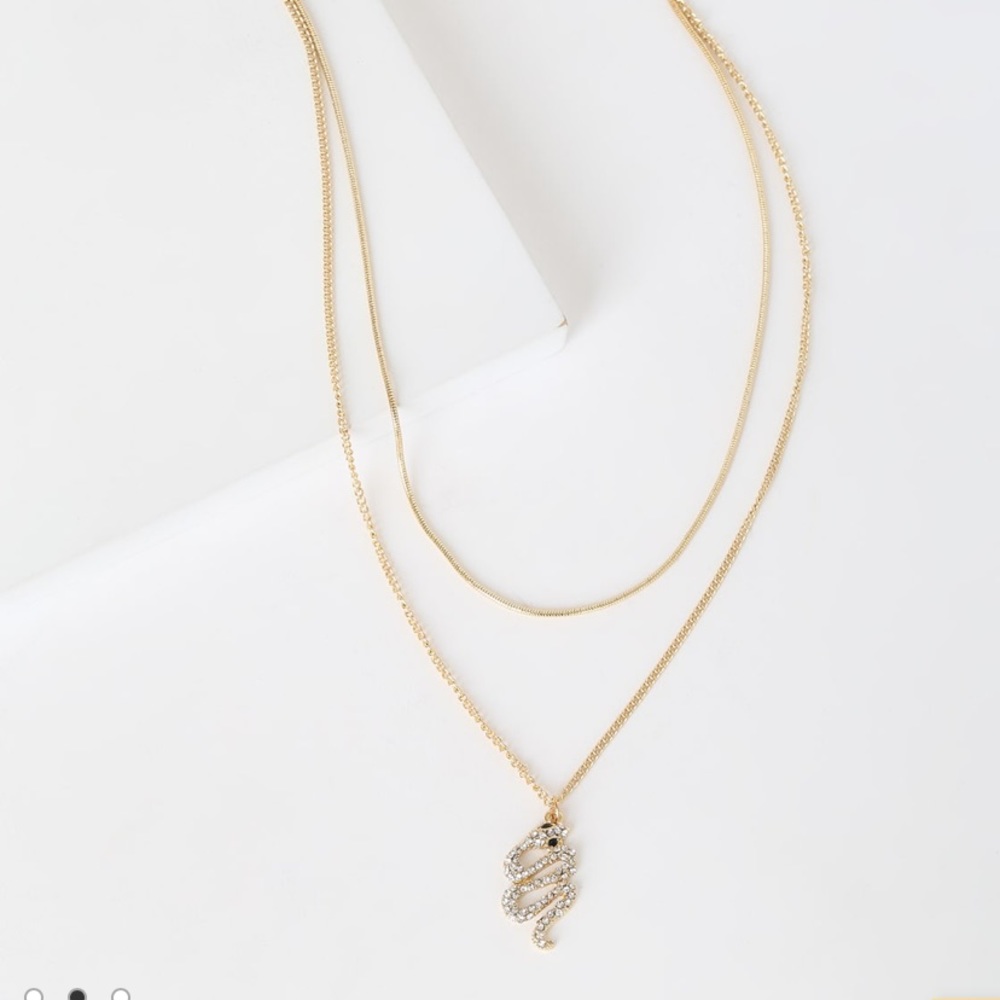LULUS NECKLACE NEVER WORN